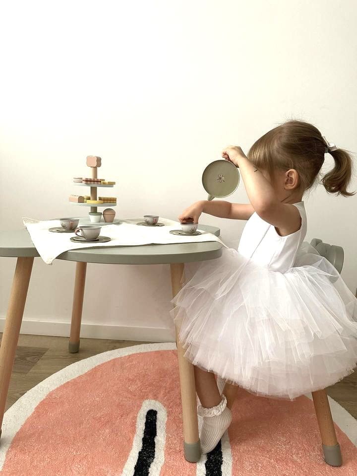 Drewniane krzesełko i stolik dla dziecka, zestaw 3