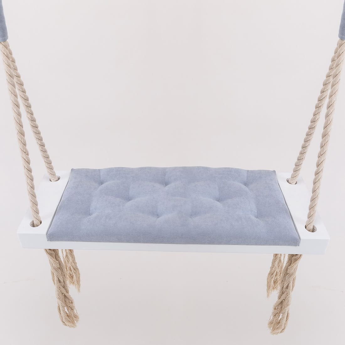 Dziecięca drewniana huśtawka błękitna z frędzlami 3