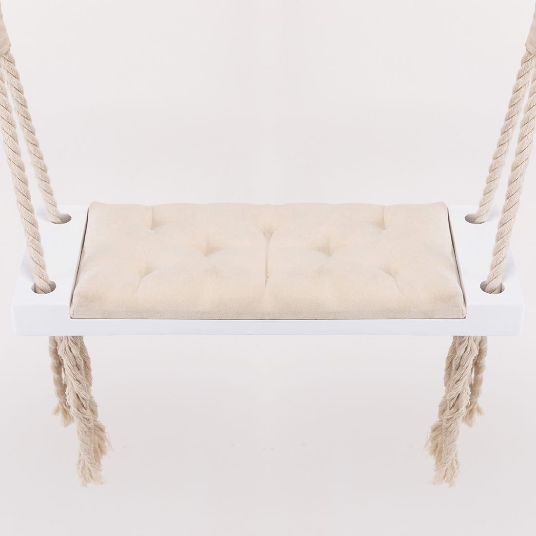 Dziecięca drewniana huśtawka ecru z frędzlami 4