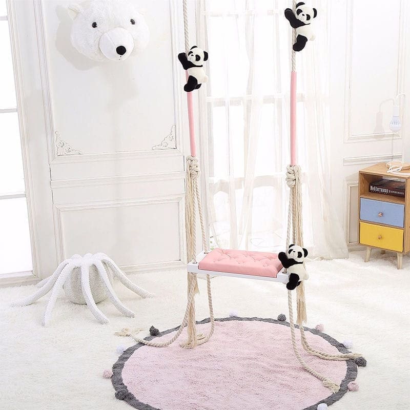 Dziecięca drewniana huśtawka różowa z frędzlami